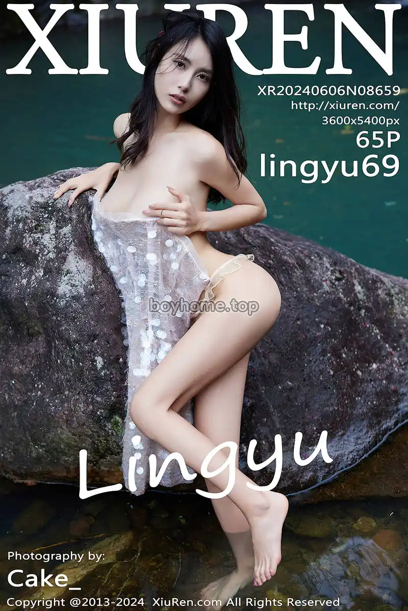 [XiuRen秀人网] No.8659 模特Lingyu69小溪场景性感珍珠白连衣短裙秀丰腴身材诱惑写真