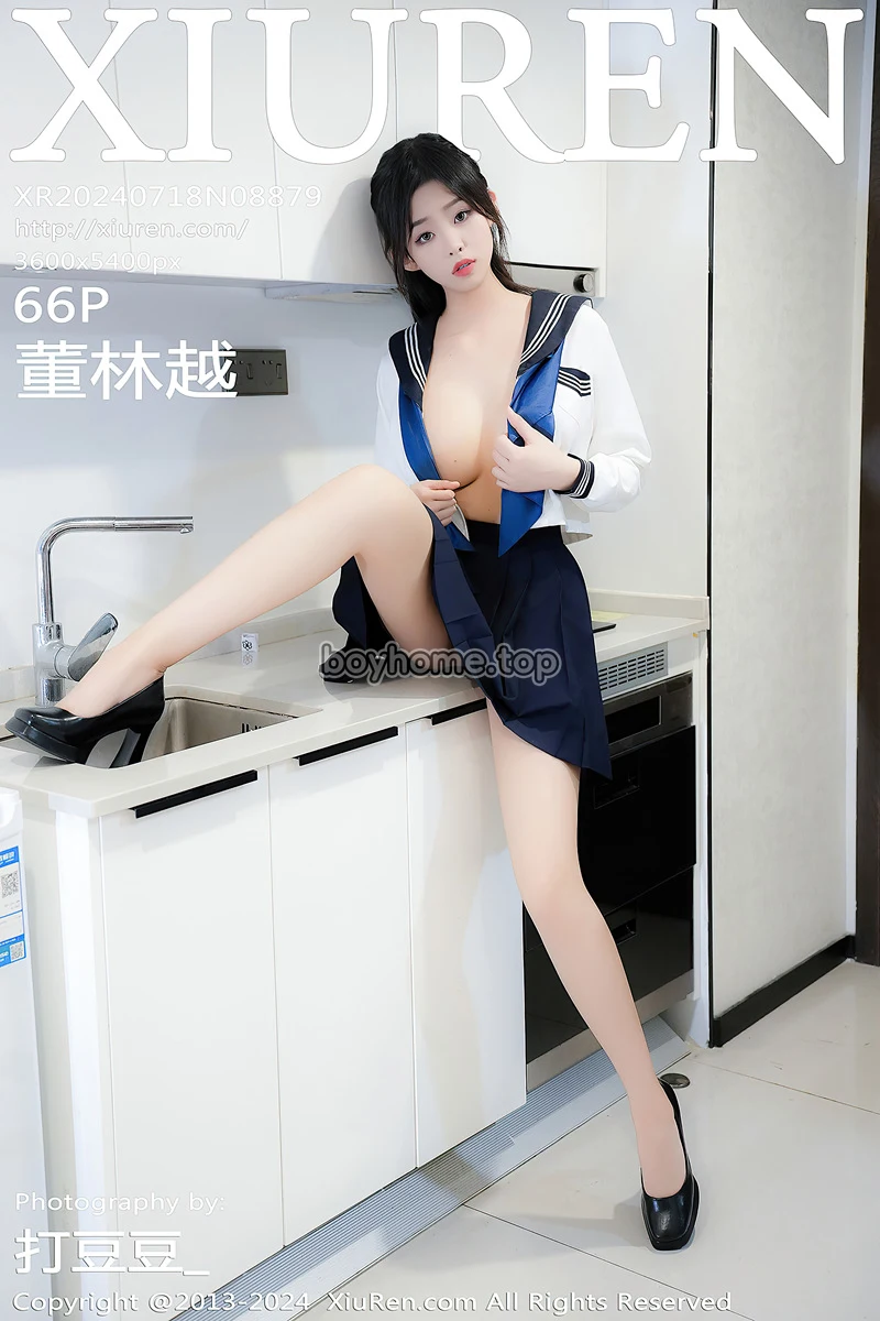 [XiuRen秀人网] NO.8879 模特董林越性感蓝白色校服配黑高跟半脱秀丰满身姿惹火诱惑写真
