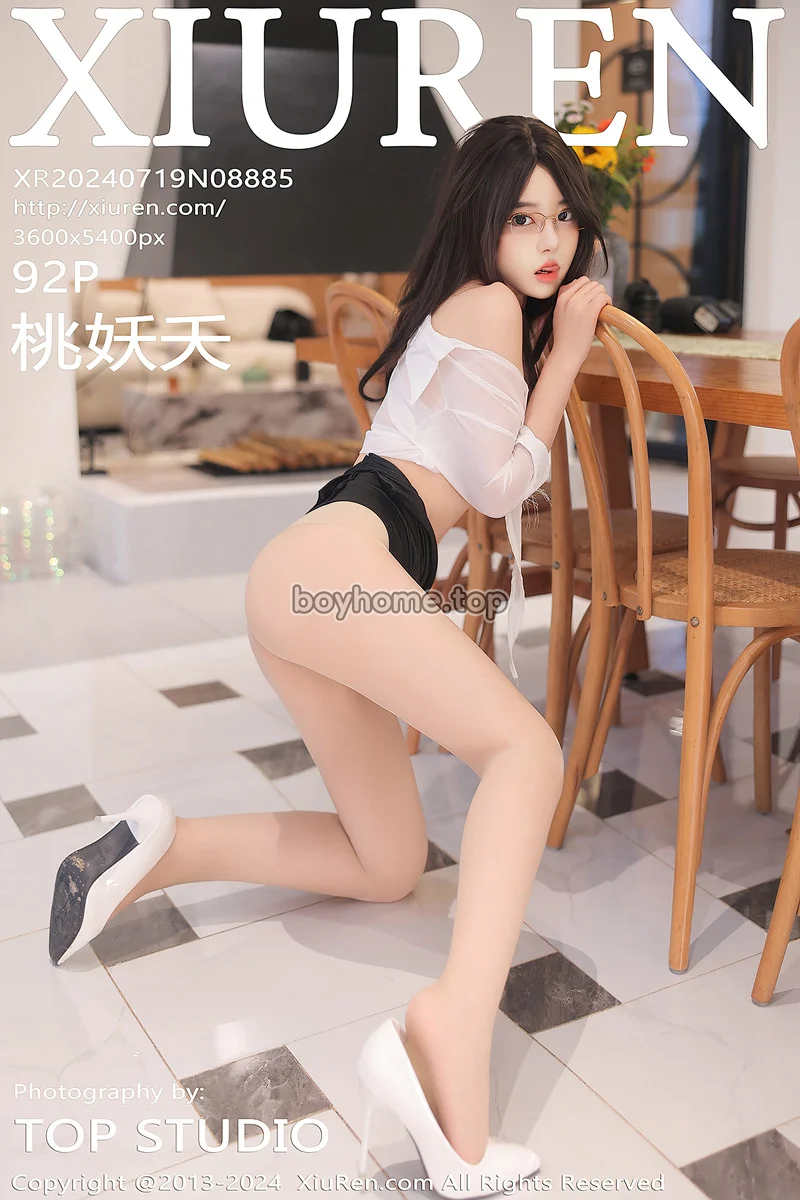 [XiuRen秀人网] NO.8885 模特桃妖夭性感白色轻透上衣配黑短裙露白色丝袜撩人诱惑写真